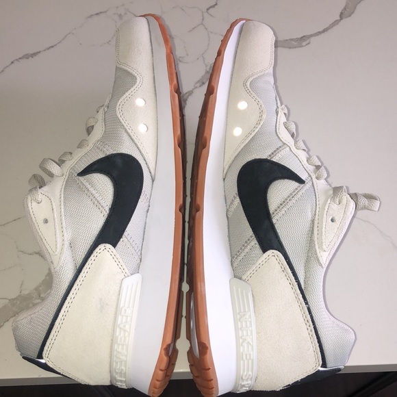 Nike Venture Runner - Picture 7 of 10